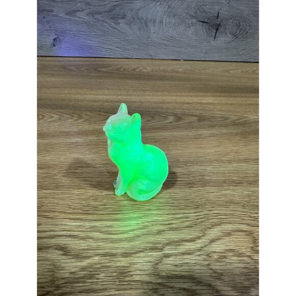 Vintage Mosser Glass Custard Blush Uranium Sitting Cat Figurine – 2.75” Tall - Picture 2 of 10